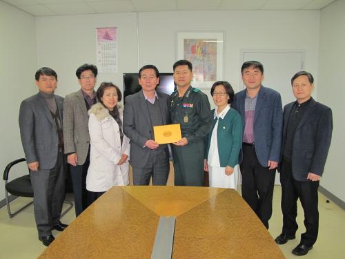 군장병 위한 위문금 전달